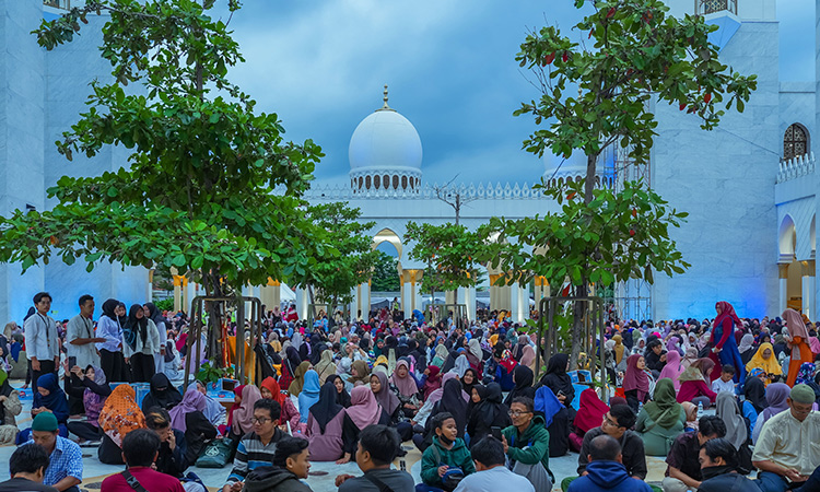 ERC increases Iftar meals at Sheikh Zayed Mosque in Indonesia to 12000 daily