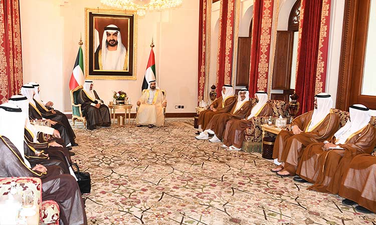 Sheikh Mohammed, Kuwaiti PM hold talks on sidelines of Arab League Summit