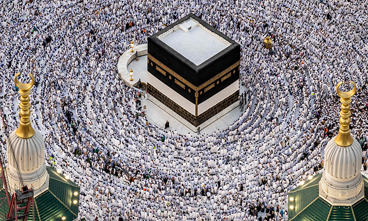 UAE leaders congratulate Custodian of two Holy Mosques on success of Hajj season