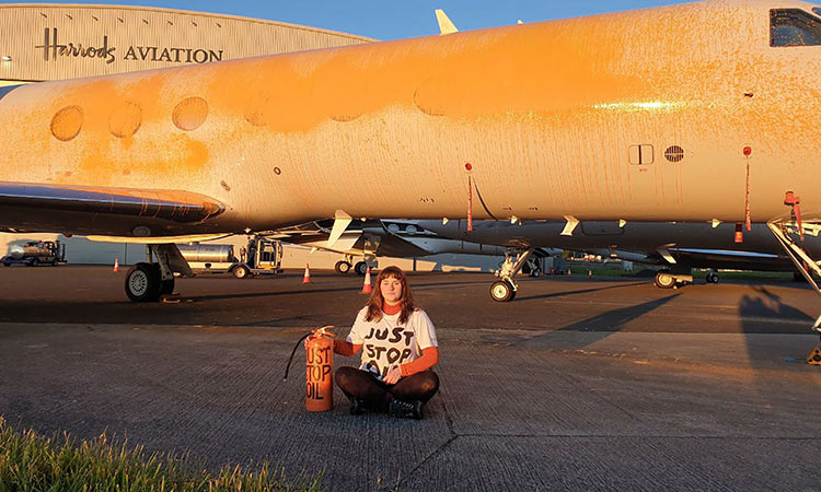 VIDEO: Climate activists arrested for spray-painting private jets orange at London airport