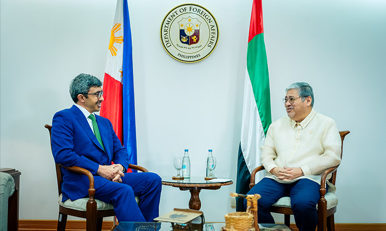 Sheikh Abdullah meets Philippines FM, discusses bilateral relations 