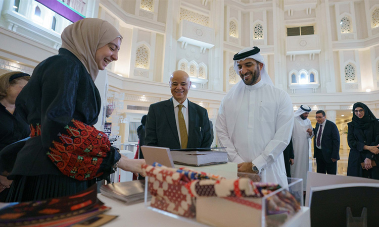 Sultan Bin Ahmed reviews art graduation projects of University of Sharjah