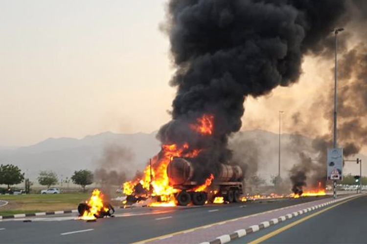 Two trucks charred after traffic accident, driver dies in Fujairah