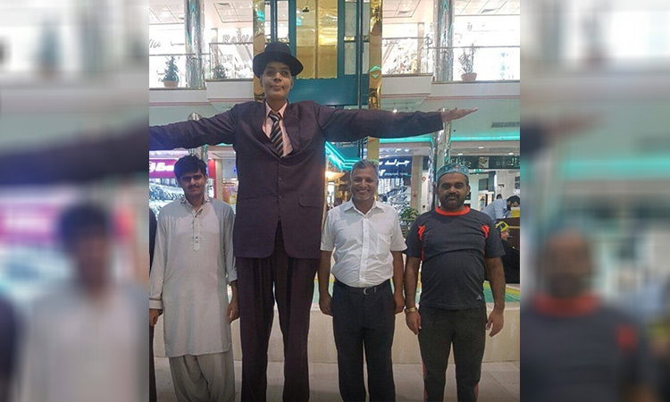 Pakistan’s tallest man Zia Rasheed passes away at 30 