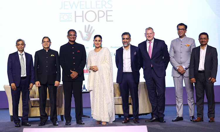 Kareena Kapoor Khan graces 9th edition of Jewellers for Hope, charity fund raiser organised by GJEPC