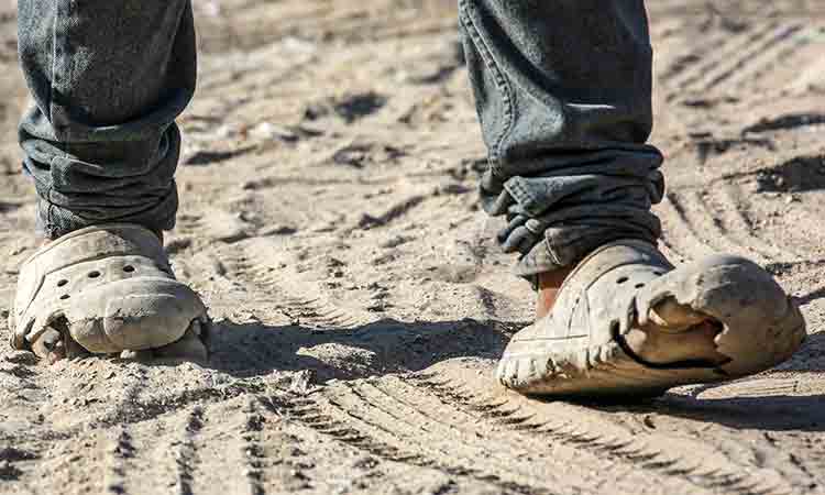 War-hit Gazans share shoes, wear same clothes for months