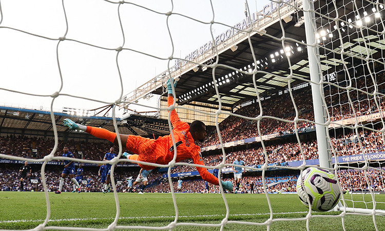 Man City beat Chelsea to start Premier League title defence