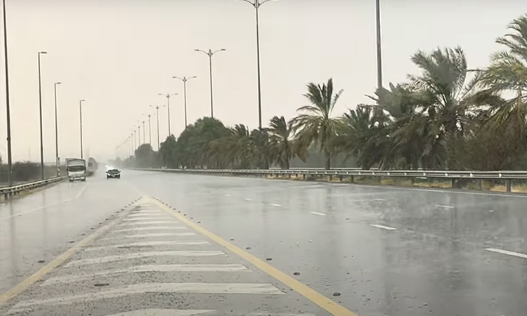 Parts of UAE witness light rain, drop in temperature