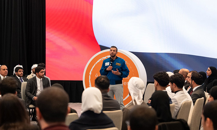 Sultan Al Neyadi meets Emirati students in Australia