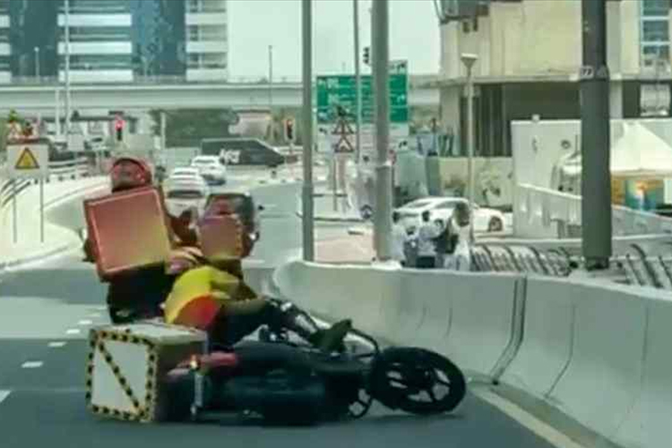 Dubai Police arrest delivery rider for deliberately knocking down another biker 