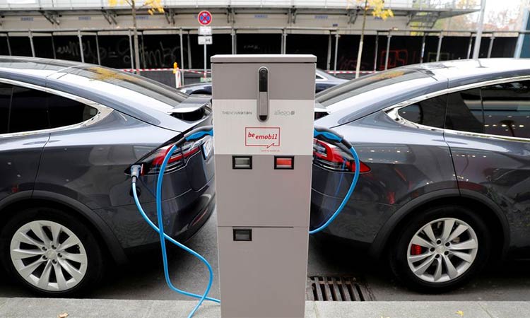 Problems in transition to electric vehicles