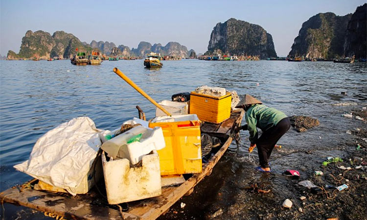 Vietnam battles plastic blight in Ha Long Bay