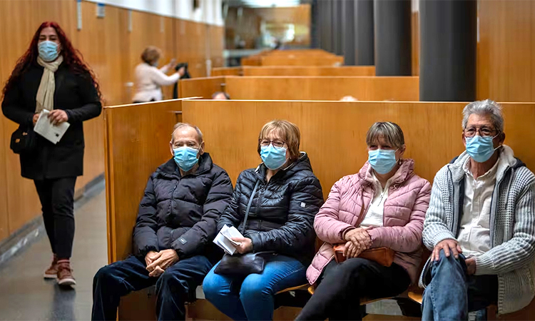 Spain reintroduces face masks in hospitals