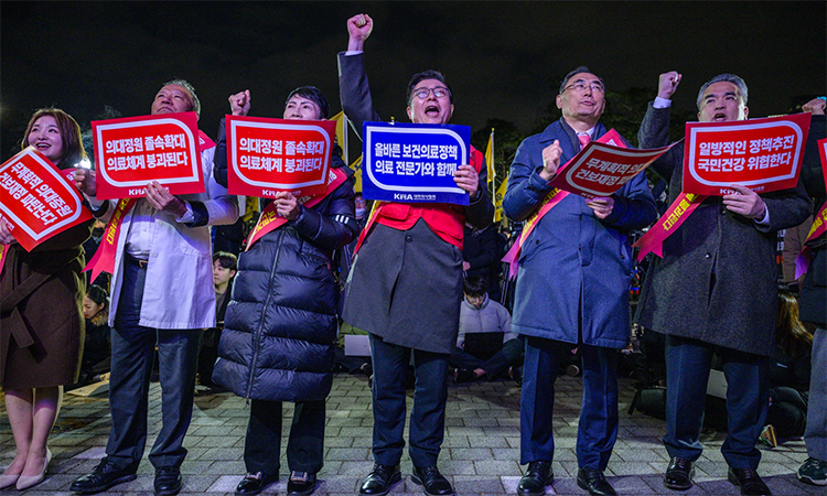 South Korea’s doctors protest over increase intake