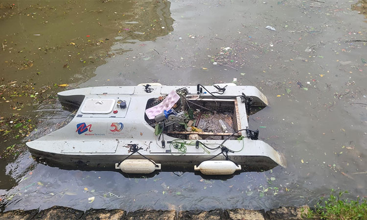 Robot boats to clean Indian waterways