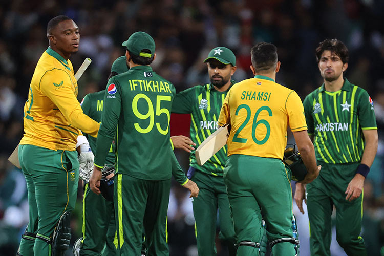 Pakistan keep slim World Cup hopes alive with South Africa win