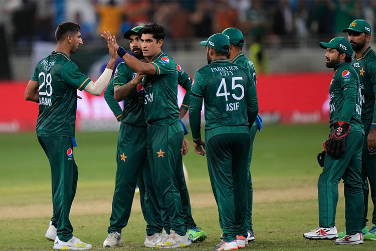 Favourites Pakistan  take on Hong Kong  with sights firmly  set on Super 4, T20 World Cup