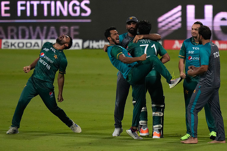 Naseem steers Pakistan to Asia  Cup final, breaks million hearts