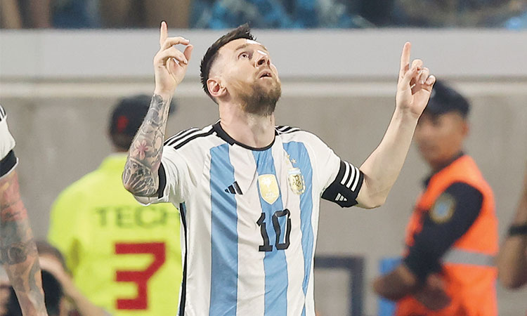 Magical Messi  scores 100th  Argentina goal  in Curacao romp,  Peru hold Morocco