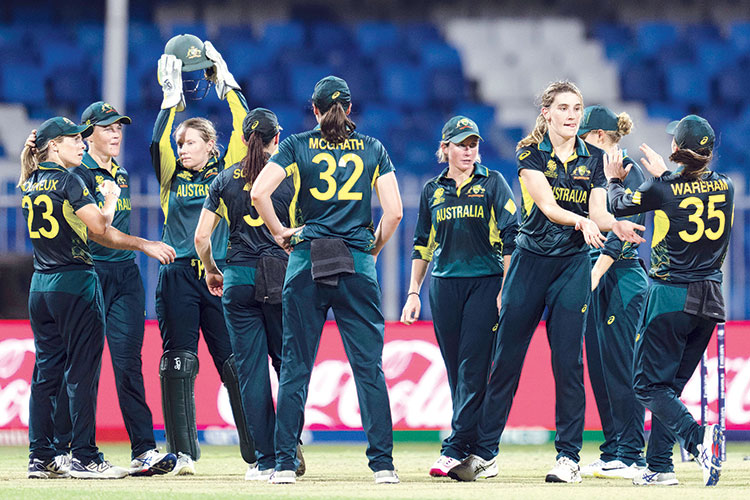 Champions Australia thrash   NZ to lay down the marker