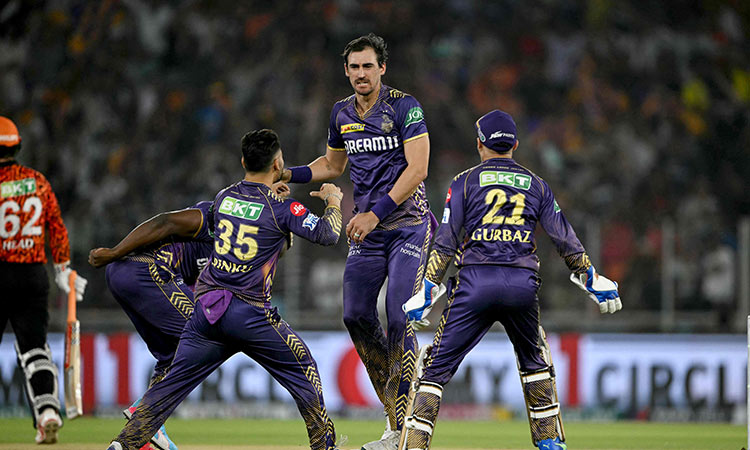 Starc stars as Kolkata thrash Hyderabad to reach IPL final