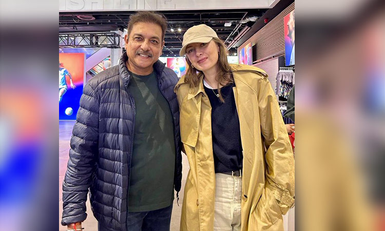 Ravi Shastri shares photo with ‘fashion icon’ Maria Sharapova