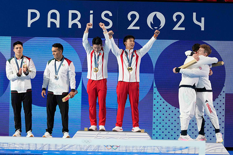 China hold off Mexico for fourth straight diving gold