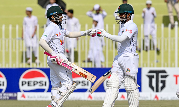 Mushfiqur and Mehidy nullify Pakistan's pace as Bangladesh lead by 94 runs in Rawalpindi Test