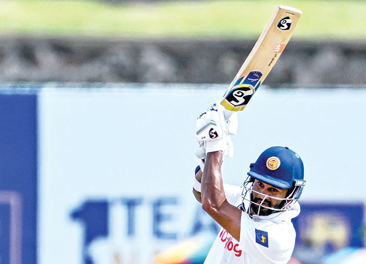 Karunaratne,  Chandimal help   Sri Lanka take   control of 1st   Test against NZ